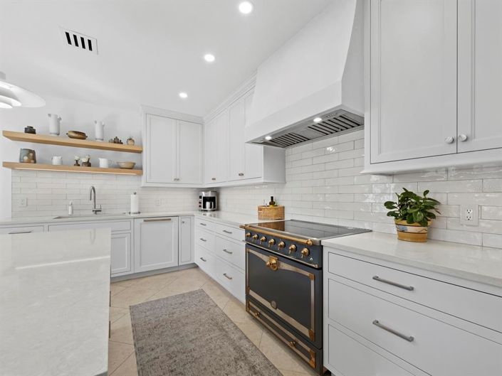 Image No.10-4 Bed Property for sale