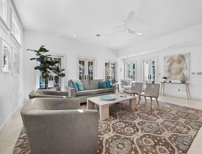 Image No.25-4 Bed Property for sale