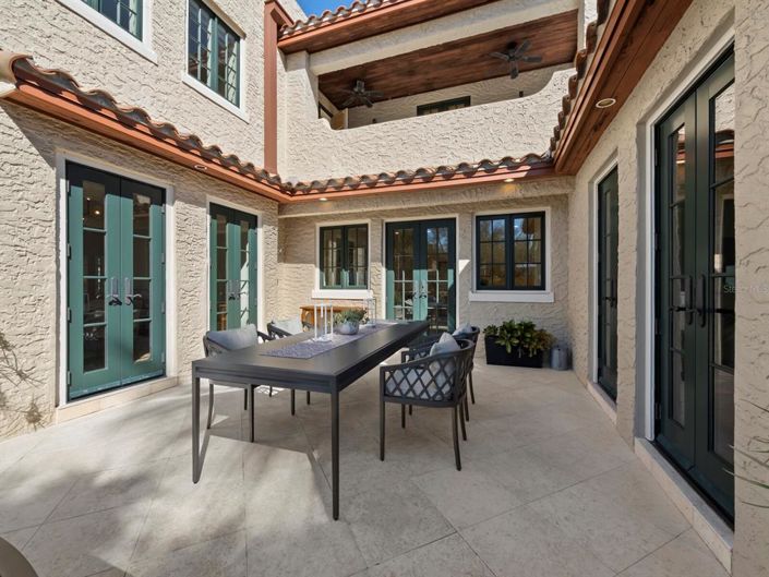 Image No.32-4 Bed Property for sale