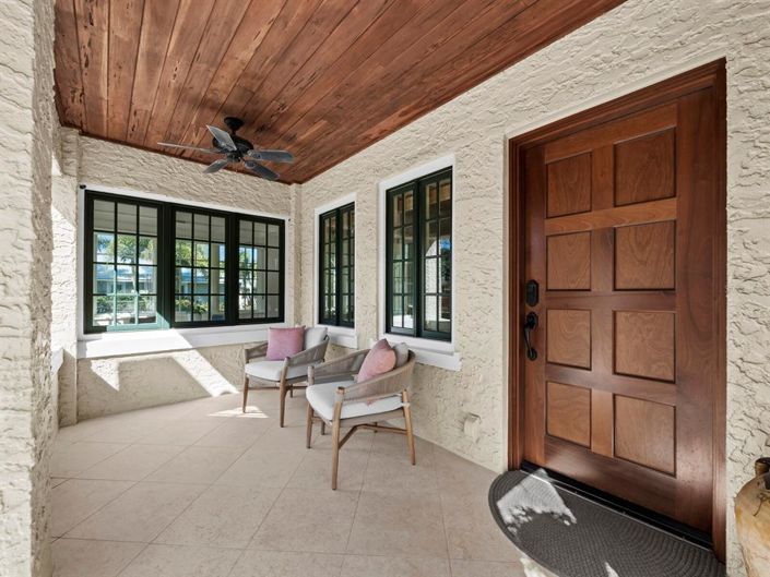 Image No.4-4 Bed Property for sale