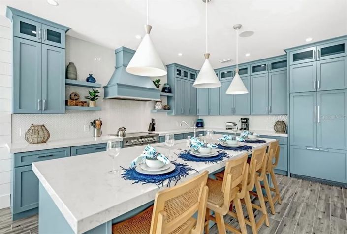 Image No.12-7 Bed Property for sale