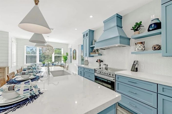 Image No.13-7 Bed Property for sale