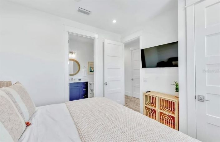 Image No.18-7 Bed Property for sale