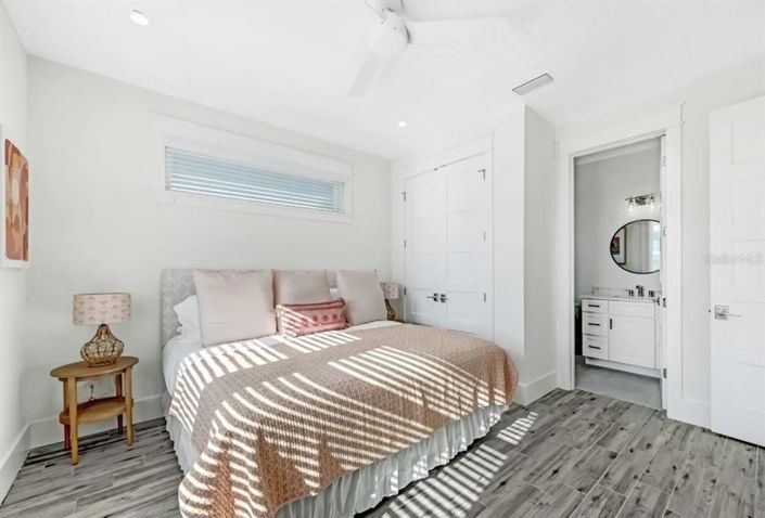 Image No.24-7 Bed Property for sale