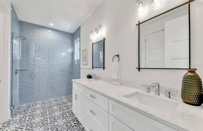 Image No.27-7 Bed Property for sale