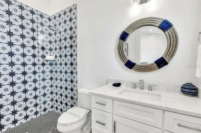 Image No.32-7 Bed Property for sale