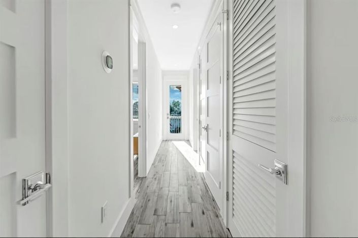 Image No.33-7 Bed Property for sale