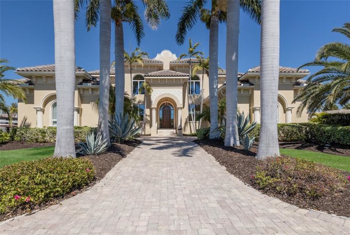 Image No.2-4 Bed Property for sale