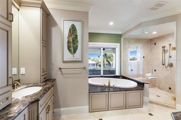 Image No.30-4 Bed Property for sale