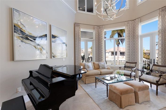 Image No.8-4 Bed Property for sale