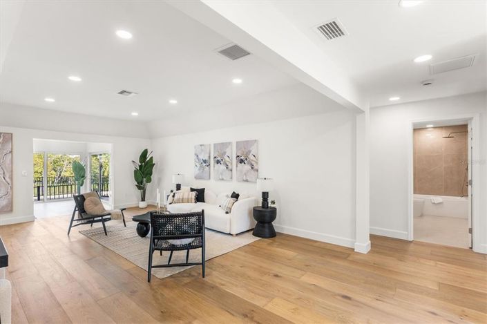 Image No.10-3 Bed Property for sale