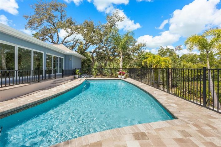 Image No.23-3 Bed Property for sale