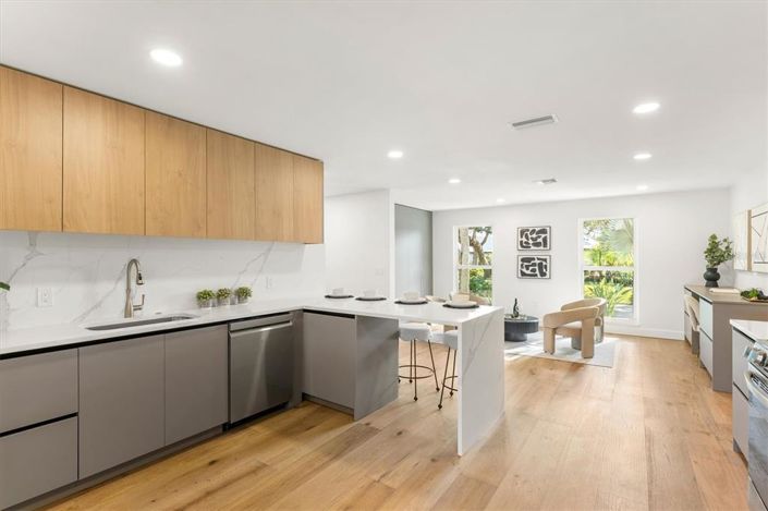 Image No.4-3 Bed Property for sale