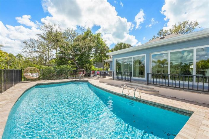 Image No.44-3 Bed Property for sale