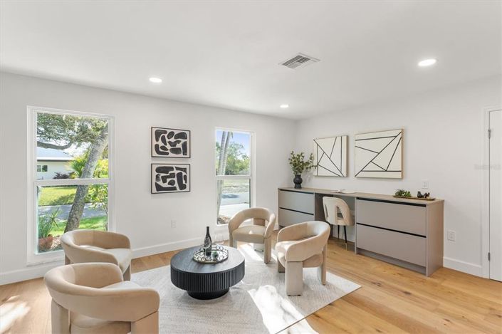 Image No.6-3 Bed Property for sale