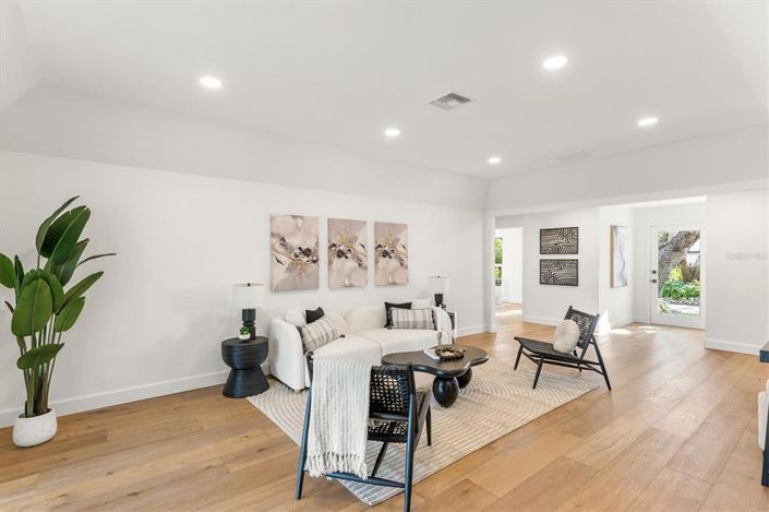 Image No.9-3 Bed Property for sale