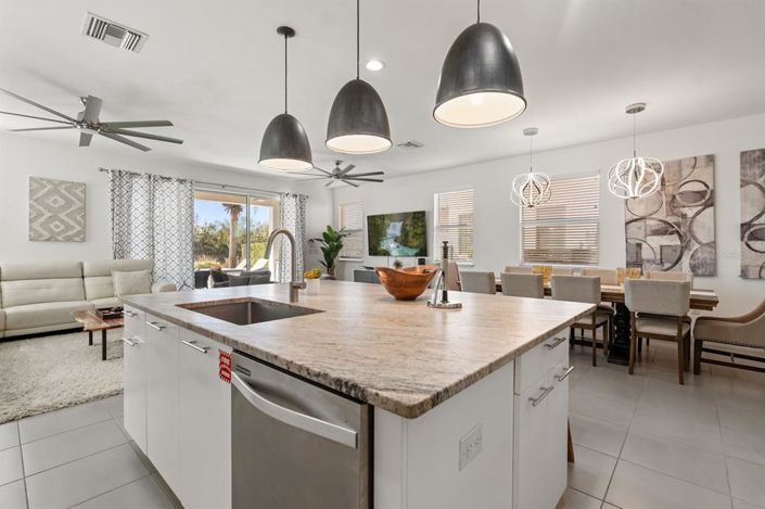 Image No.12-6 Bed Property for sale