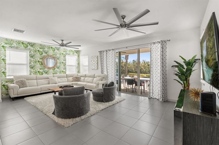 Image No.5-6 Bed Property for sale