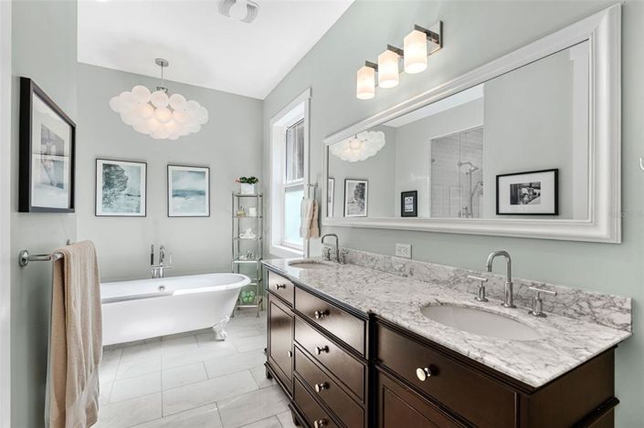 Image No.25-5 Bed Property for sale