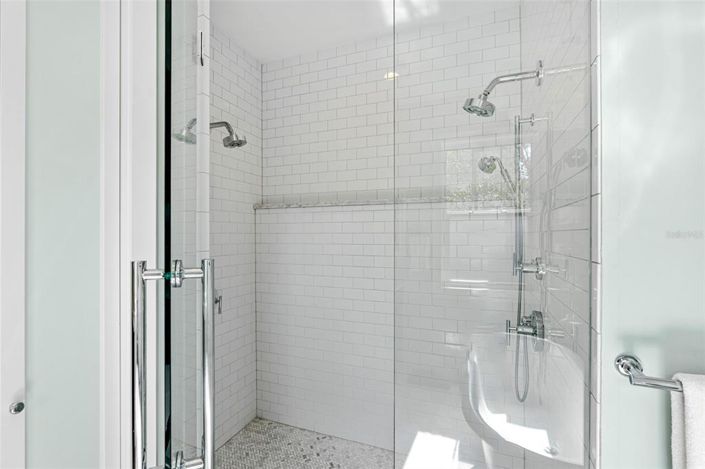 Image No.27-5 Bed Property for sale