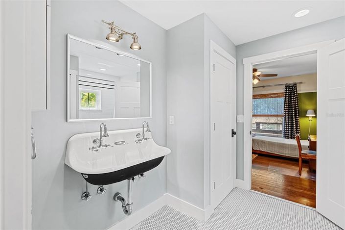 Image No.46-5 Bed Property for sale