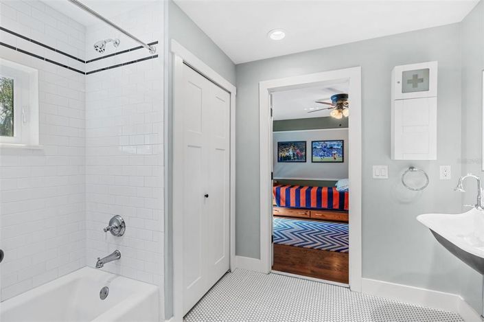 Image No.47-5 Bed Property for sale