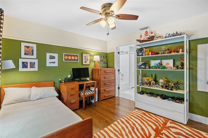 Image No.50-5 Bed Property for sale