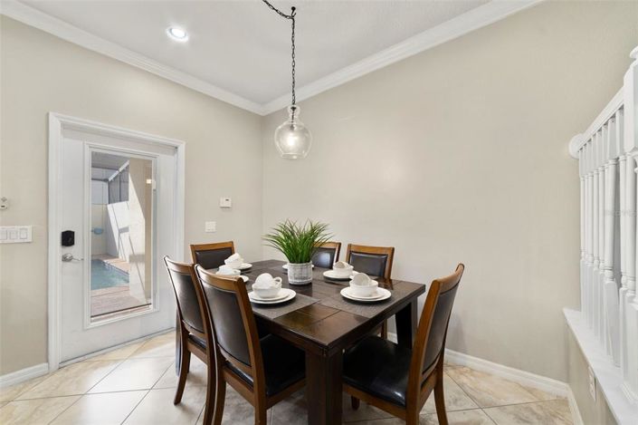 Image No.8-5 Bed Townhouse for sale