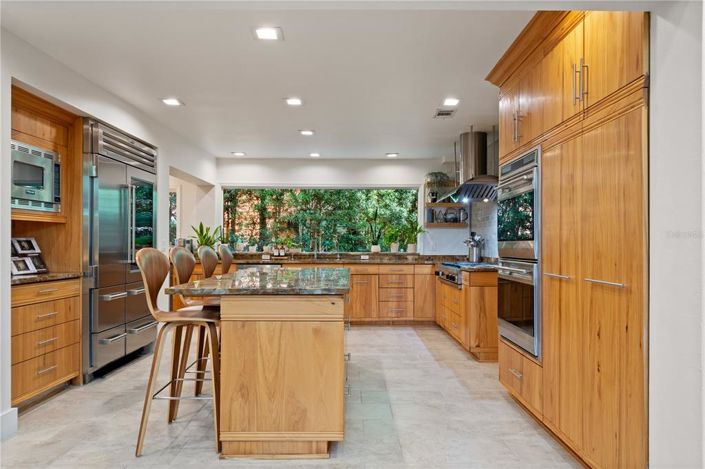 Image No.11-4 Bed Property for sale