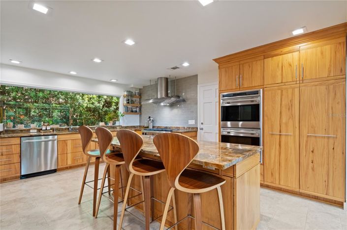 Image No.13-4 Bed Property for sale