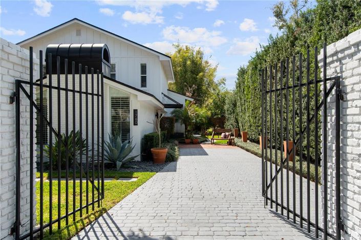 Image No.2-4 Bed Property for sale