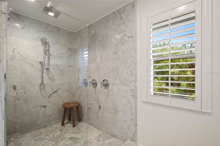 Image No.34-4 Bed Property for sale