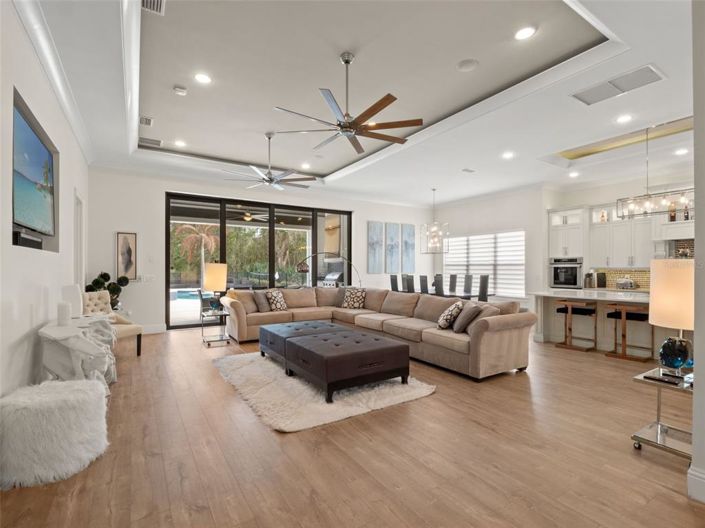 Image No.10-7 Bed Property for sale