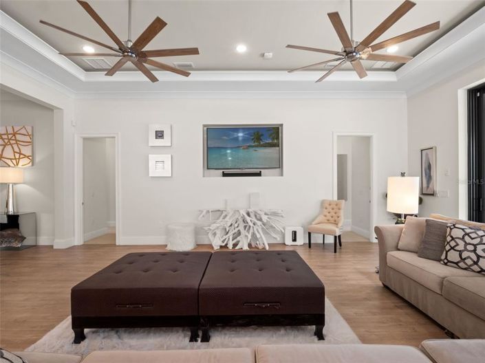 Image No.12-7 Bed Property for sale