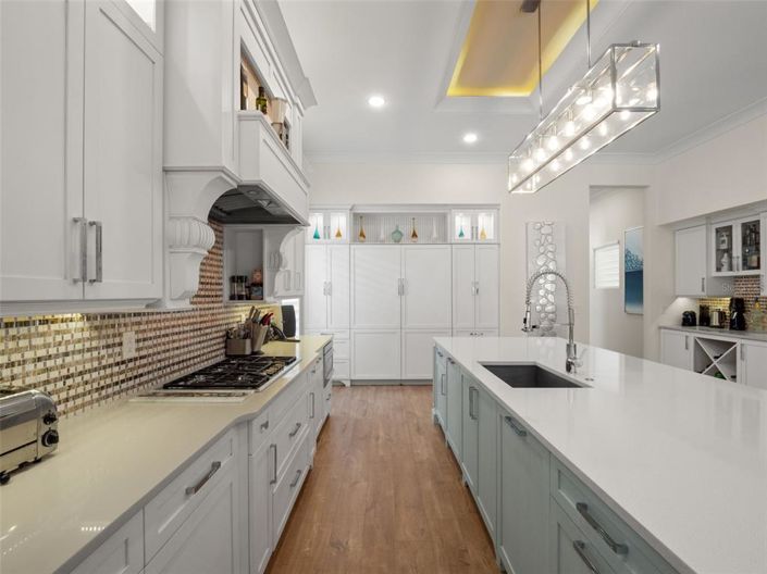 Image No.16-7 Bed Property for sale