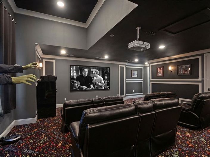 Image No.21-7 Bed Property for sale