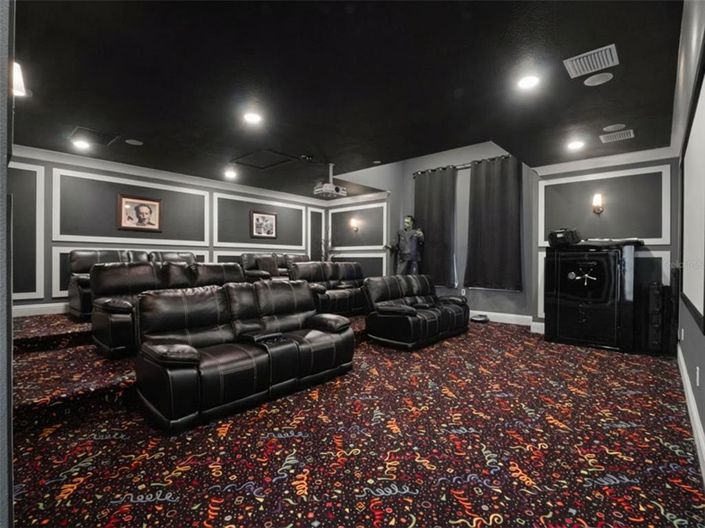 Image No.23-7 Bed Property for sale