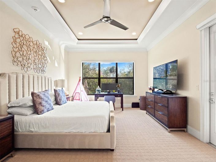 Image No.32-7 Bed Property for sale