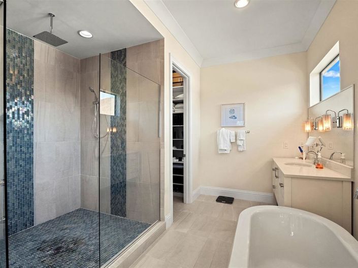 Image No.35-7 Bed Property for sale