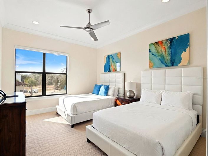 Image No.40-7 Bed Property for sale