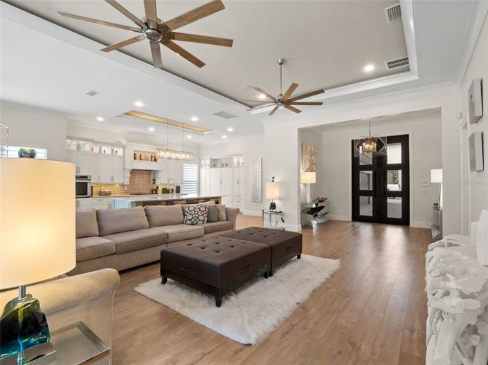 Image No.9-7 Bed Property for sale