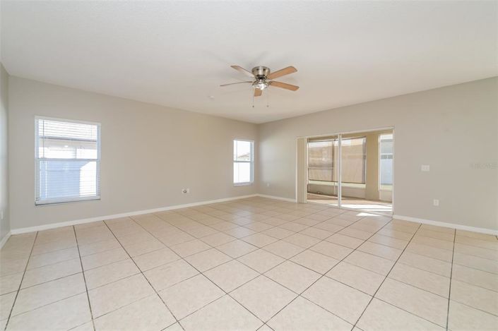 Image No.5-Propriété de 4 chambres à vendre à Kissimmee