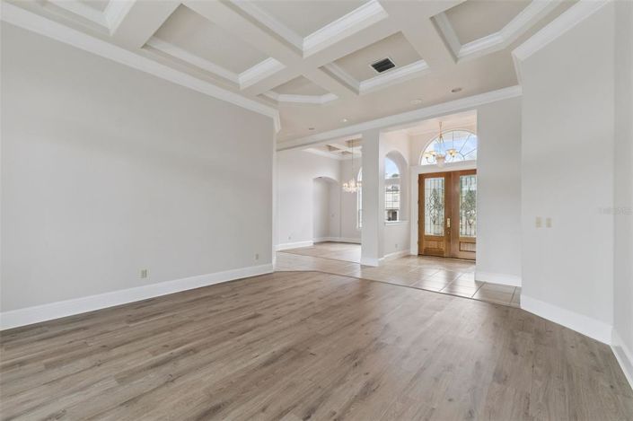 Image No.10-6 Bed Property for sale