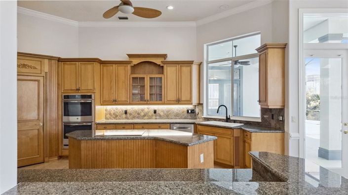 Image No.13-6 Bed Property for sale