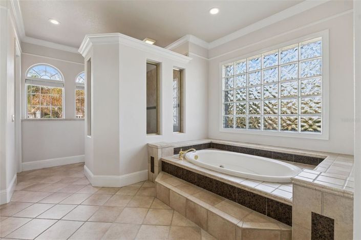 Image No.29-6 Bed Property for sale