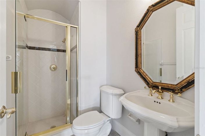 Image No.42-6 Bed Property for sale