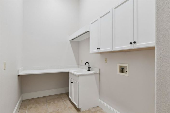 Image No.45-6 Bed Property for sale