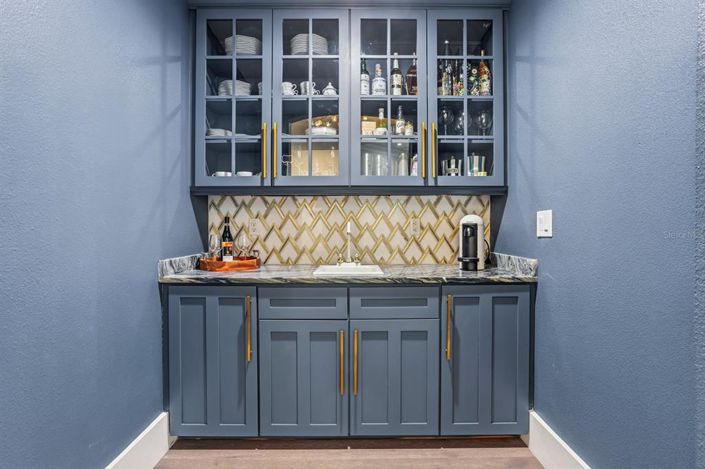 Image No.18-5 Bed Property for sale