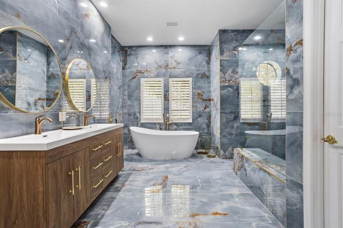 Image No.40-5 Bed Property for sale