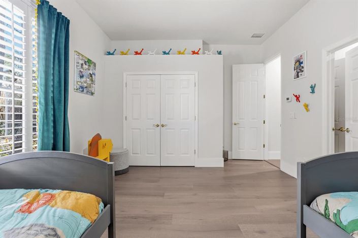 Image No.50-5 Bed Property for sale